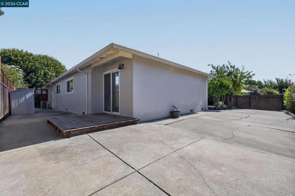 1883 Lynwood Dr Concord, CA 94519