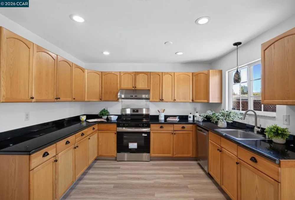 1883 Lynwood Dr Concord, CA 94519