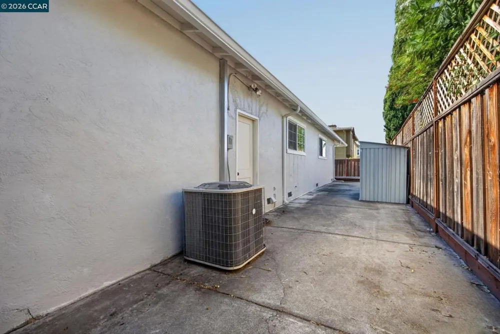 1883 Lynwood Dr Concord, CA 94519