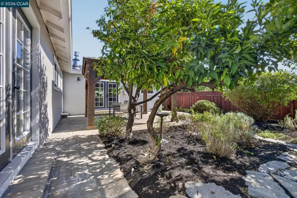 1883 Lynwood Dr Concord, CA 94519