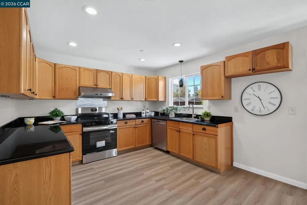 1883 Lynwood Dr Concord, CA 94519