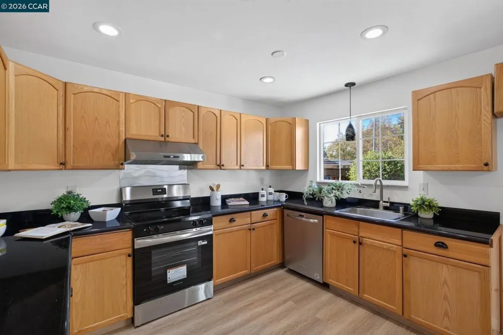 1883 Lynwood Dr Concord, CA 94519