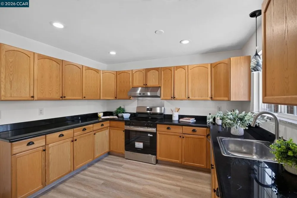 1883 Lynwood Dr Concord, CA 94519