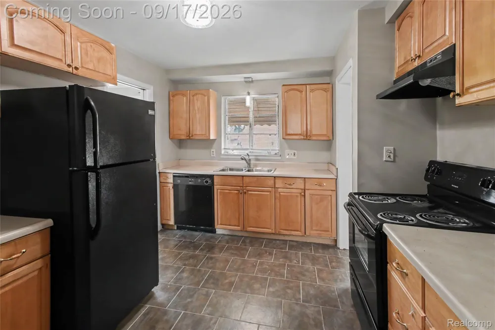 7511 Sterling Center Line City, MI 48015