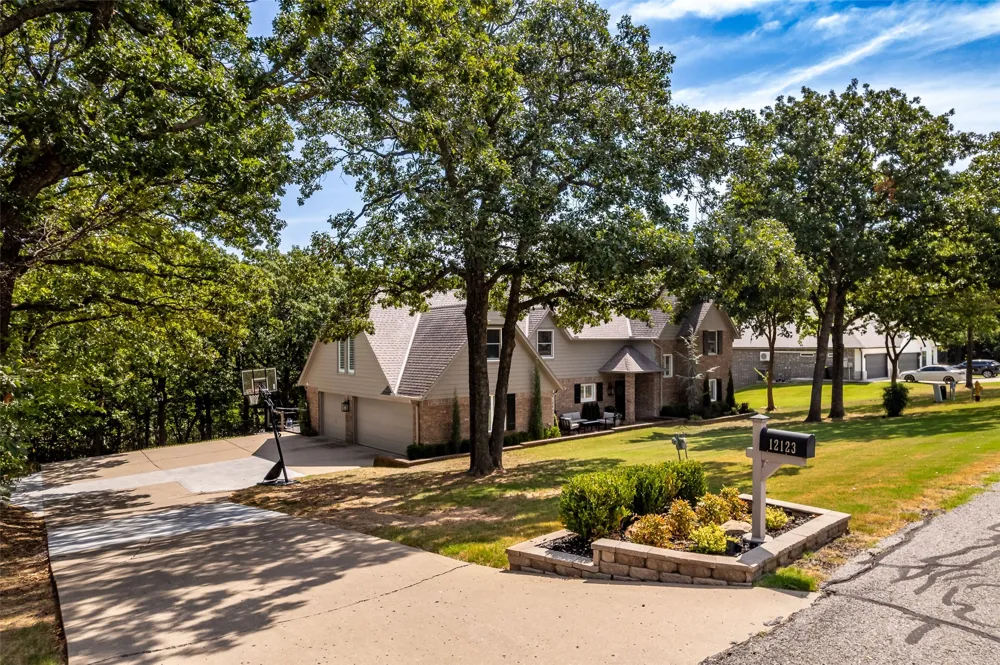 12123 Skyline Drive Jenks, OK 74037