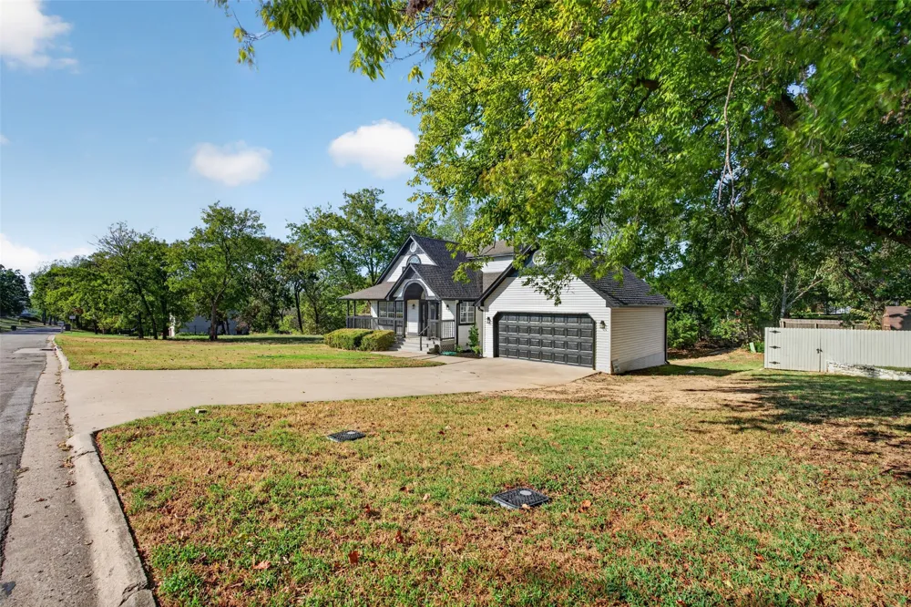 18641 Woodbriar Lane Catoosa, OK 74015