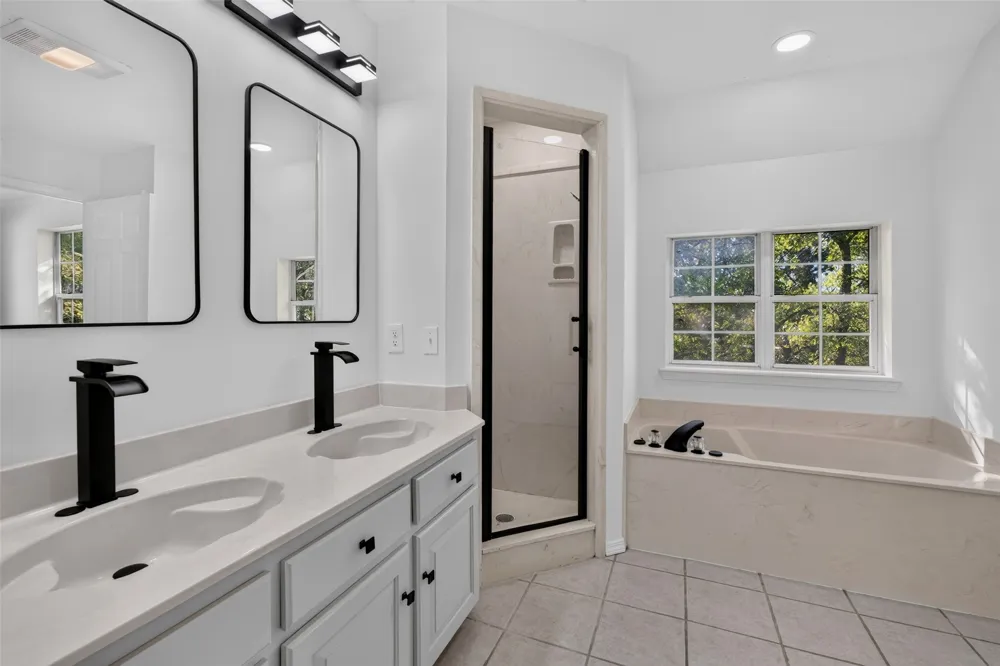18641 Woodbriar Lane Catoosa, OK 74015
