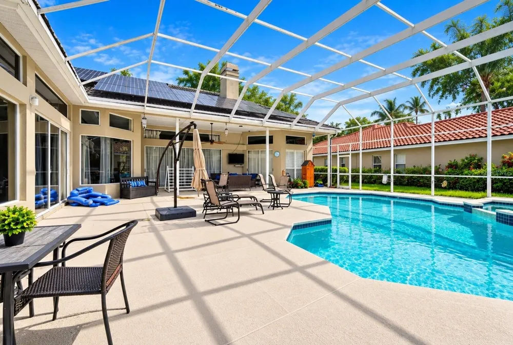 9108 WOODRIDGE RUN DRIVE Tampa, FL 33647