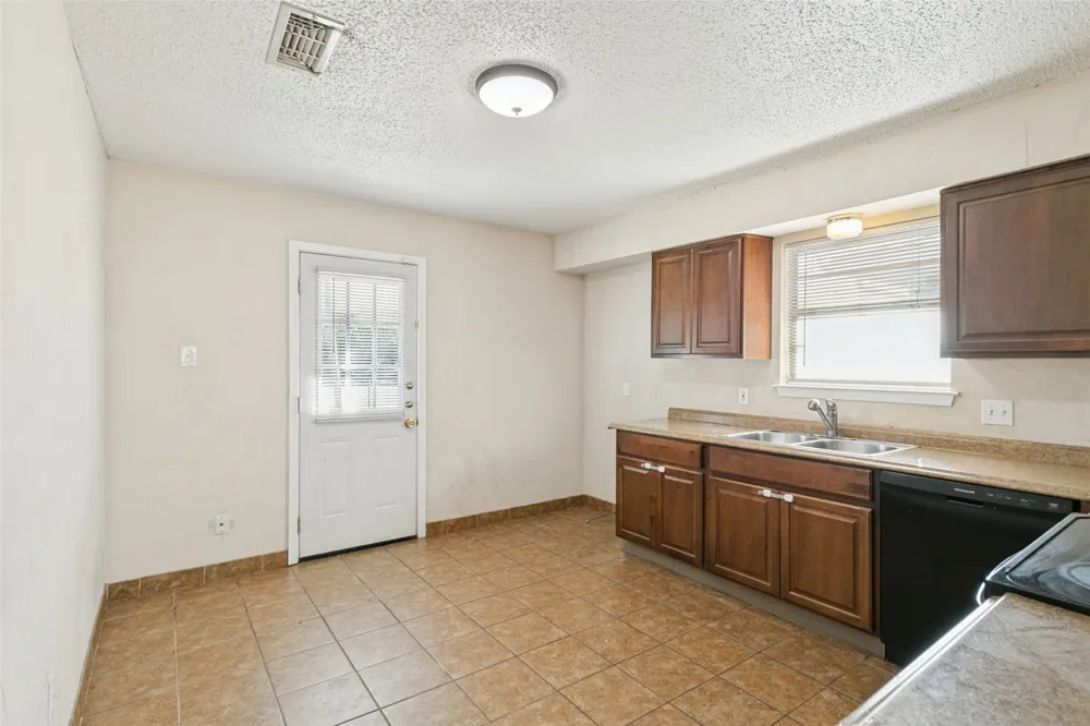 8913 Wilbur Street White Settlement, TX 76108