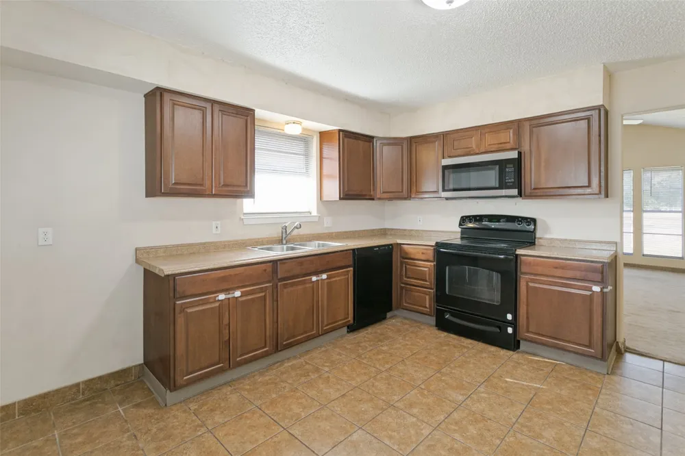8913 Wilbur Street White Settlement, TX 76108