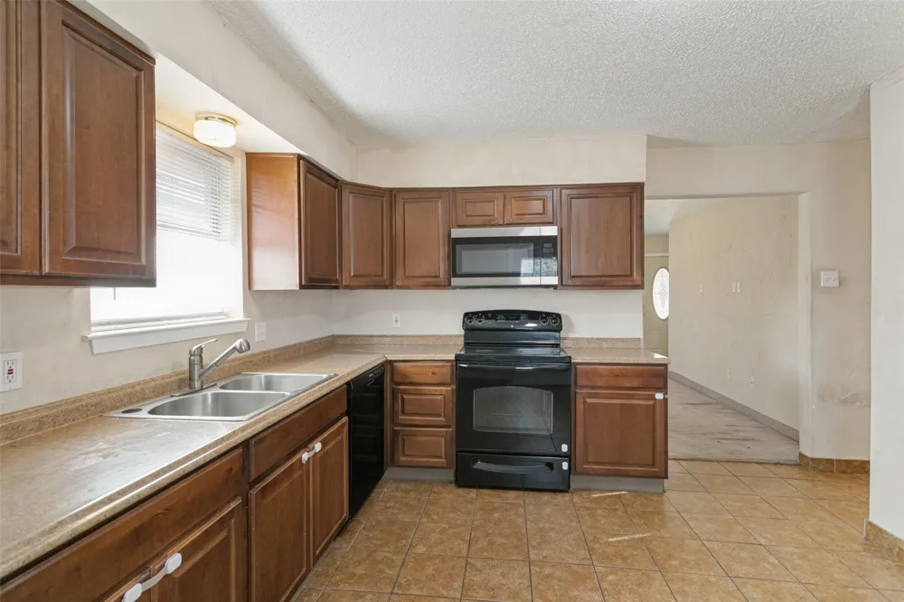 8913 Wilbur Street White Settlement, TX 76108