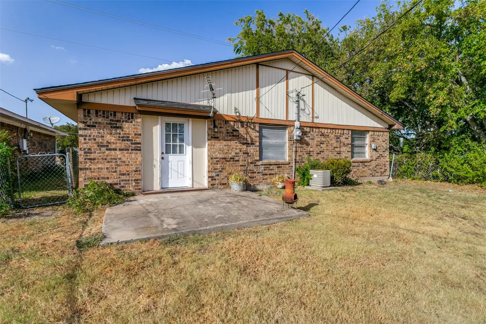 8913 Wilbur Street White Settlement, TX 76108