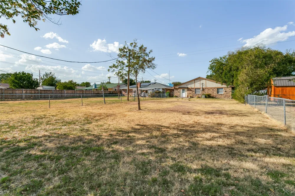 8913 Wilbur Street White Settlement, TX 76108