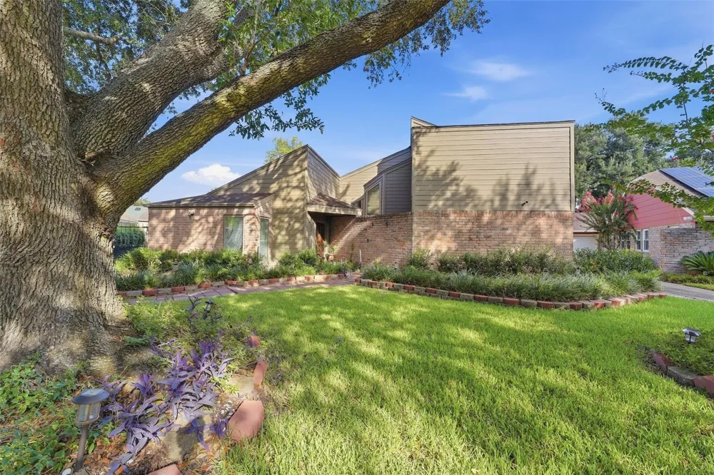 15326 La Mancha Drive Houston, TX 77083