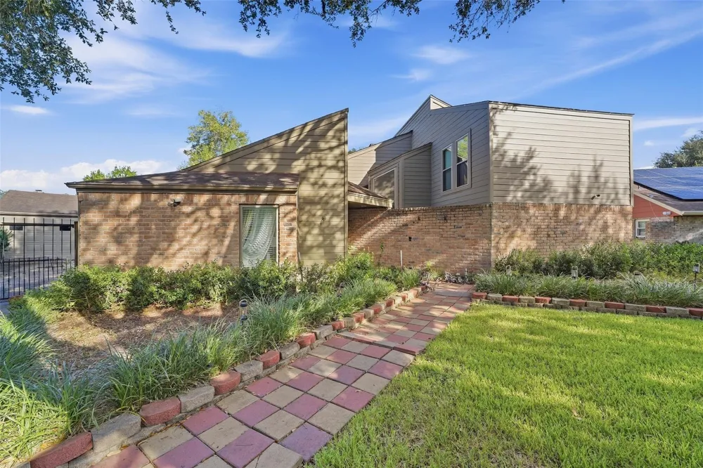 15326 La Mancha Drive Houston, TX 77083
