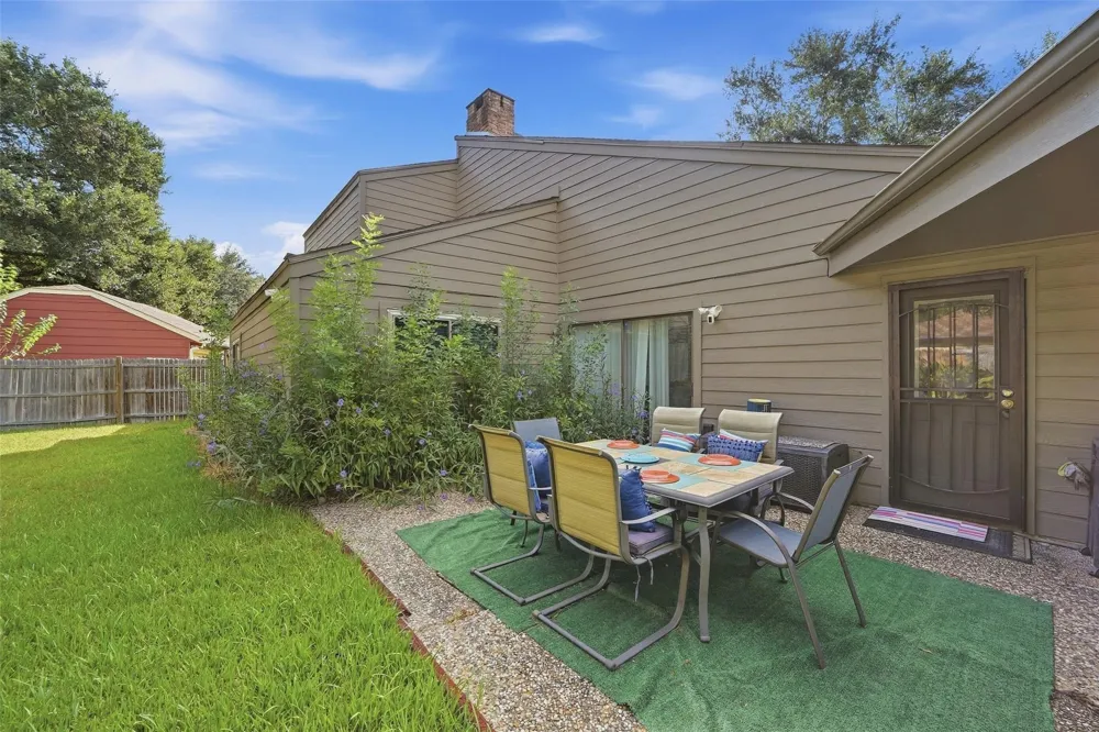15326 La Mancha Drive Houston, TX 77083