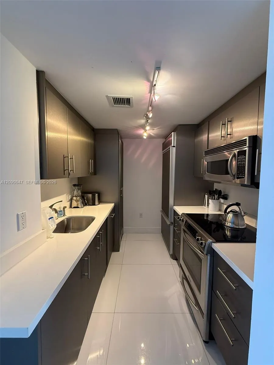 10275 Collins Ave #619 Bal Harbour, FL 33154
