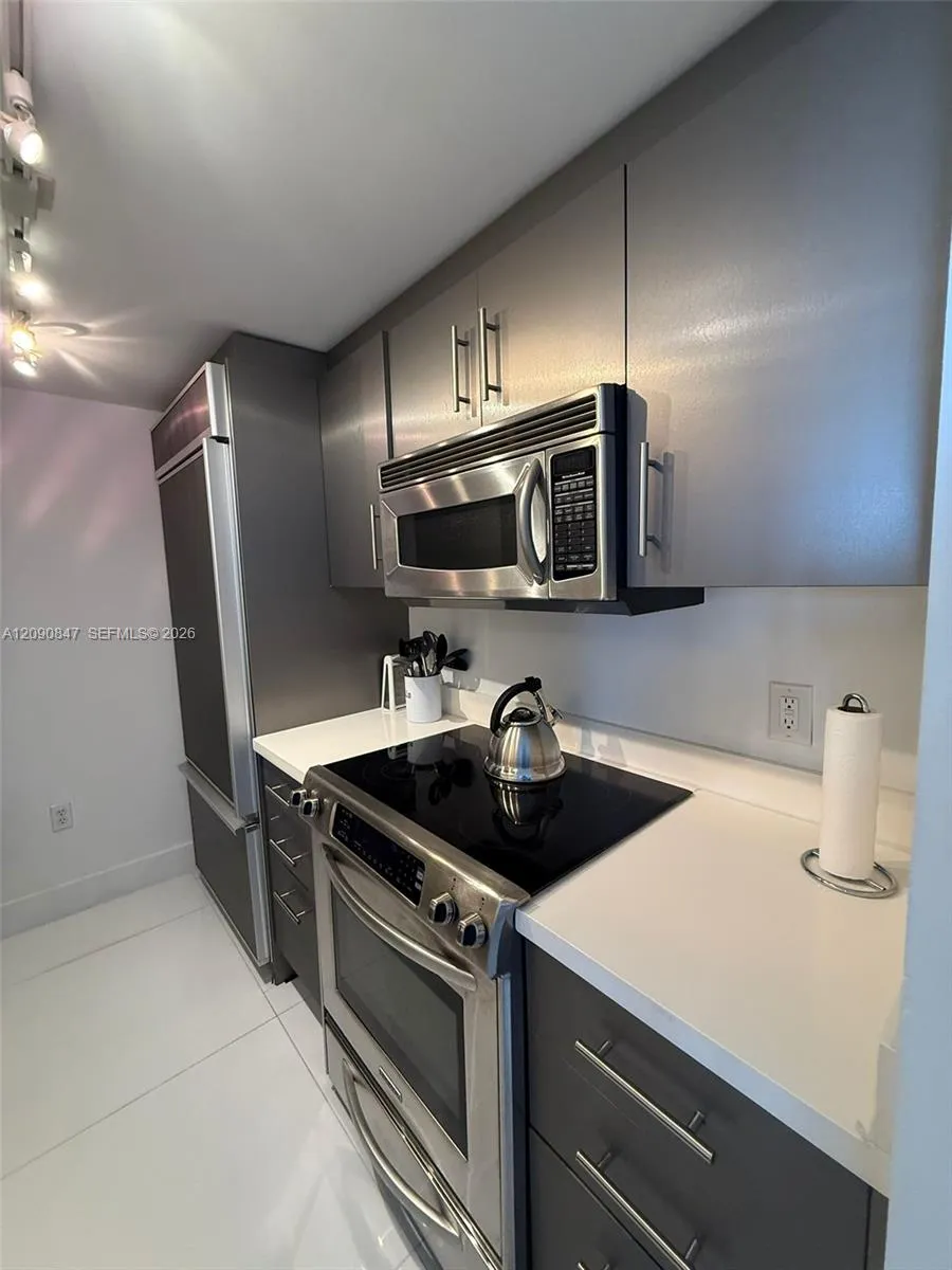 10275 Collins Ave #619 Bal Harbour, FL 33154