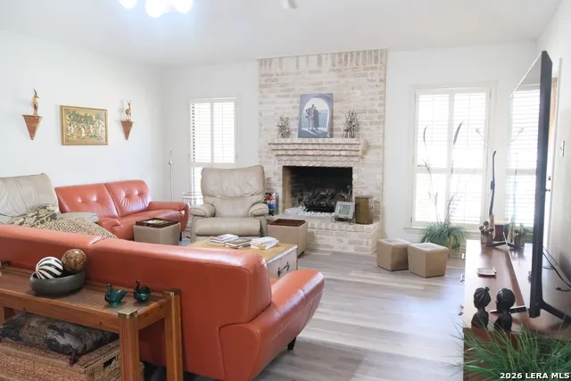 6006 SHADY CREEK Windcrest, TX 78239