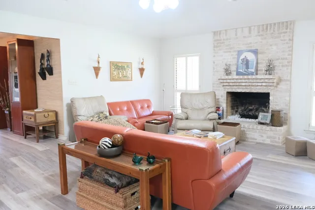 6006 SHADY CREEK Windcrest, TX 78239