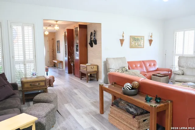 6006 SHADY CREEK Windcrest, TX 78239