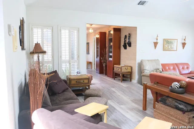6006 SHADY CREEK Windcrest, TX 78239