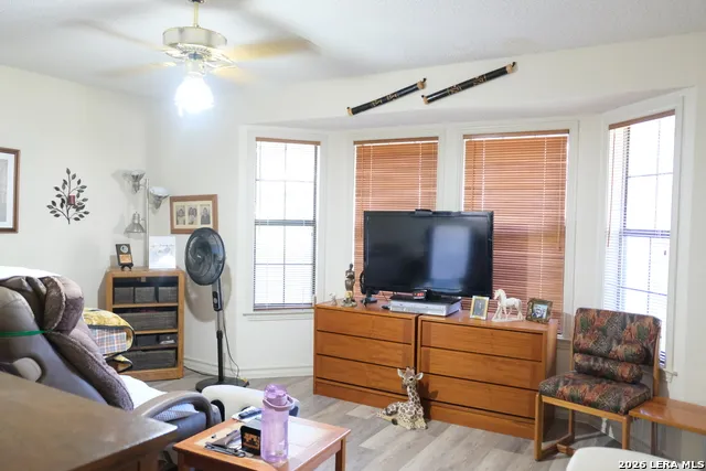 6006 SHADY CREEK Windcrest, TX 78239