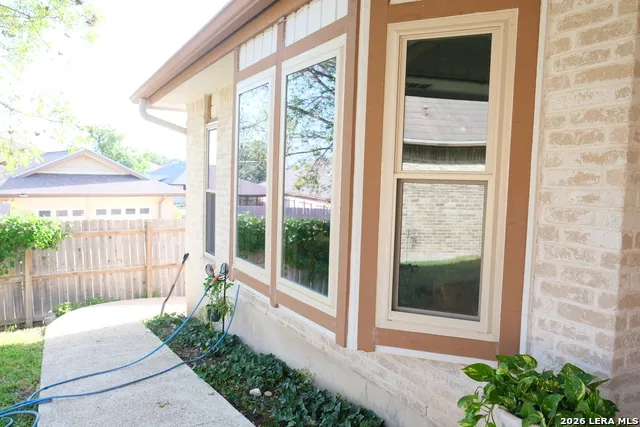 6006 SHADY CREEK Windcrest, TX 78239