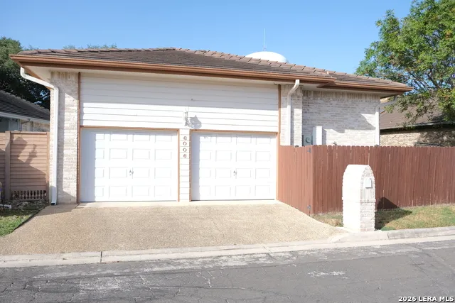 6006 SHADY CREEK Windcrest, TX 78239