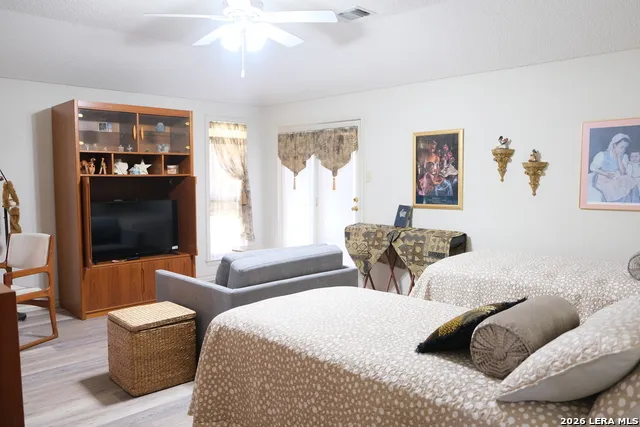 6006 SHADY CREEK Windcrest, TX 78239