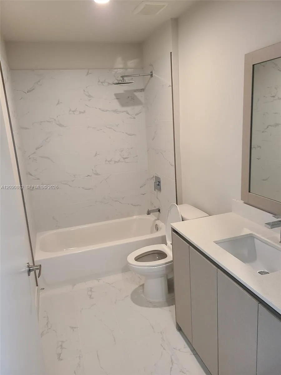 2555 NE 193 St #2114 Miami, FL 33180