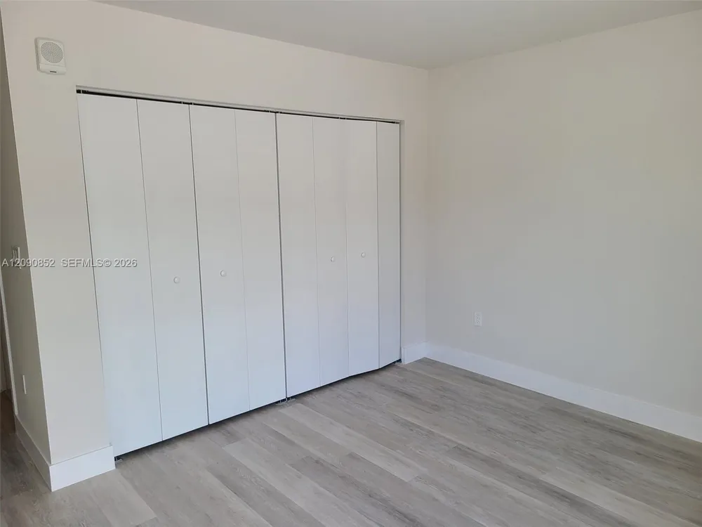 2555 NE 193 St #2114 Miami, FL 33180