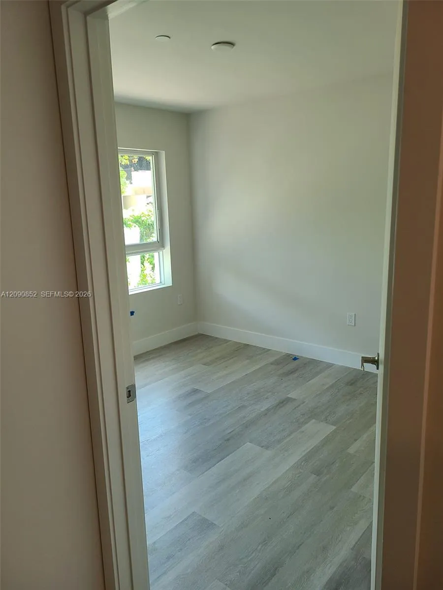 2555 NE 193 St #2114 Miami, FL 33180