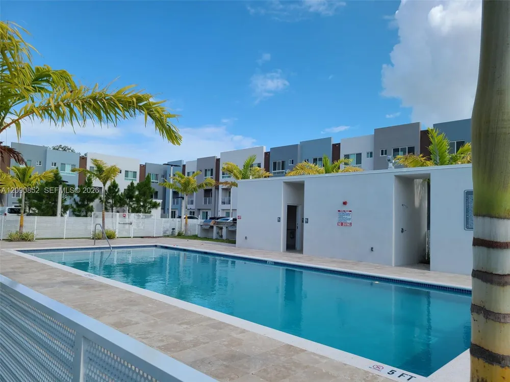2555 NE 193 St #2114 Miami, FL 33180