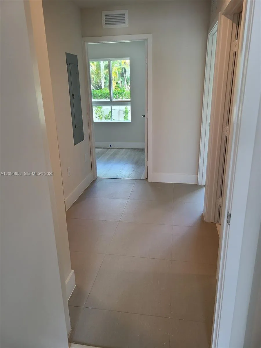 2555 NE 193 St #2114 Miami, FL 33180
