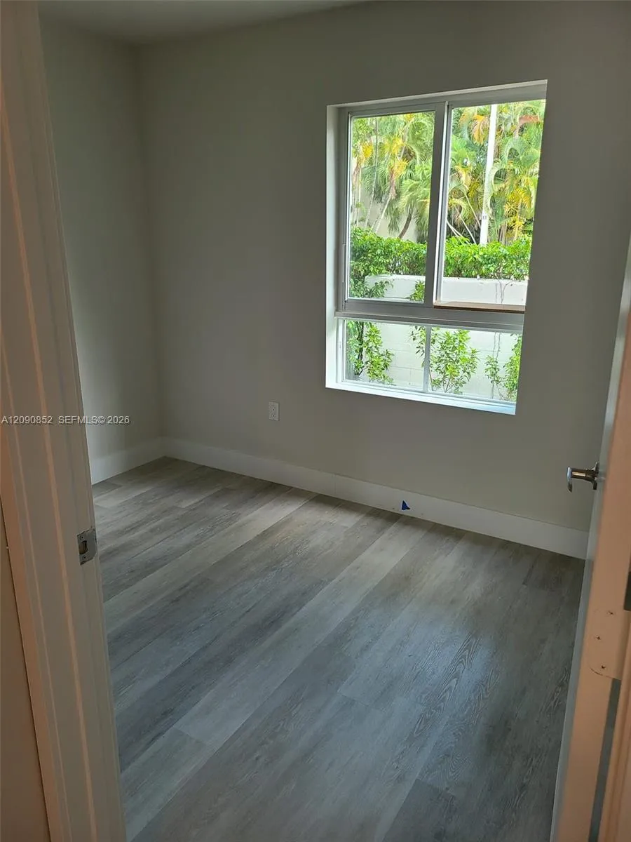 2555 NE 193 St #2114 Miami, FL 33180