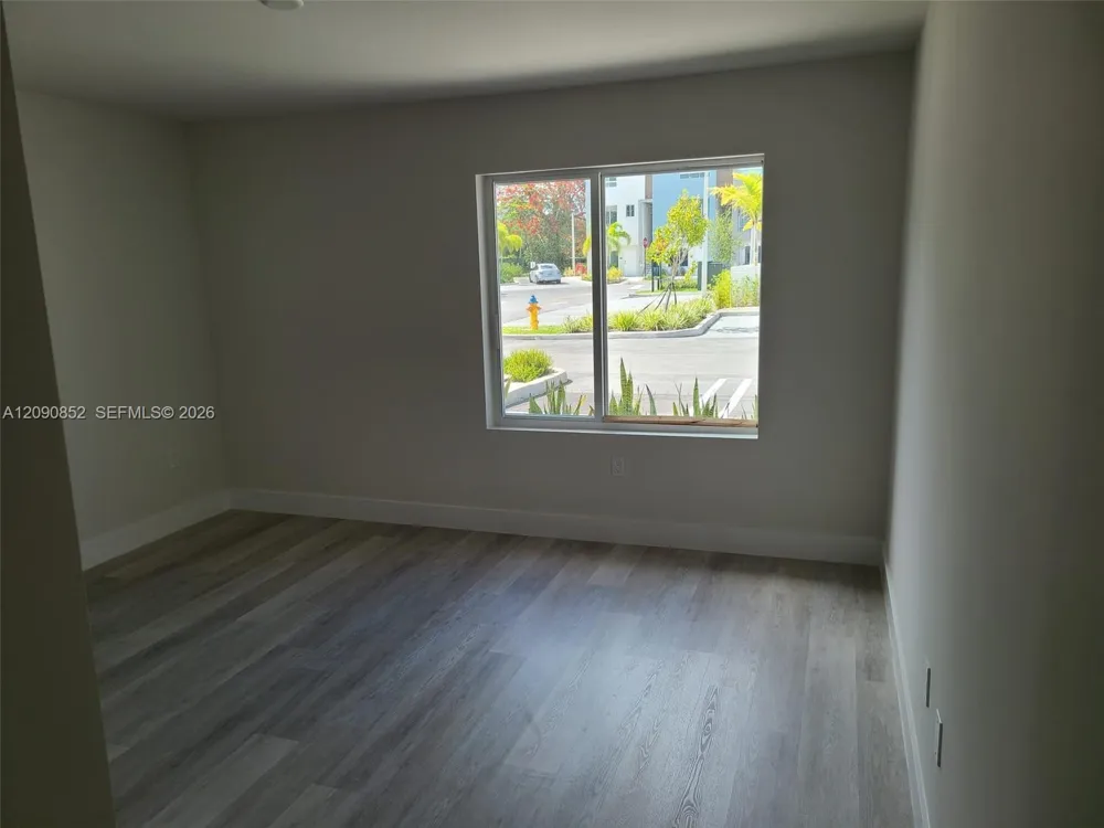 2555 NE 193 St #2114 Miami, FL 33180