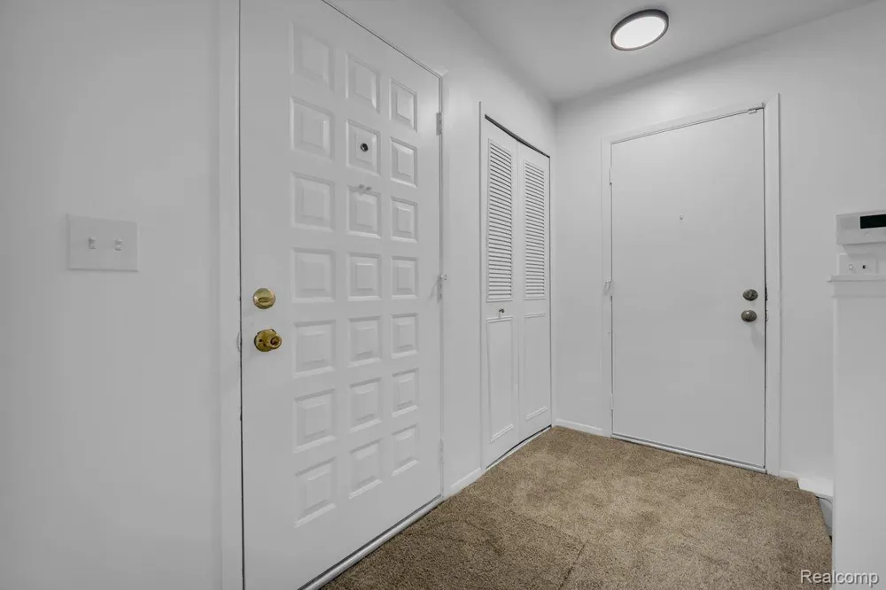 29454 Scarborough Drive Warren City, MI 48088