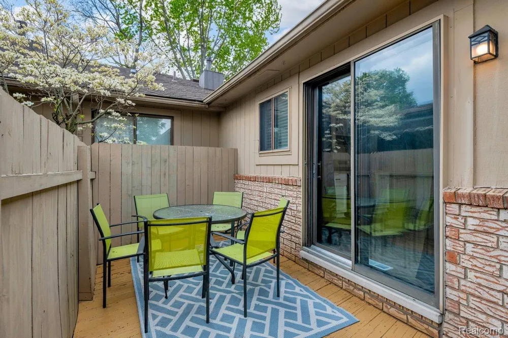 29454 Scarborough Drive Warren City, MI 48088