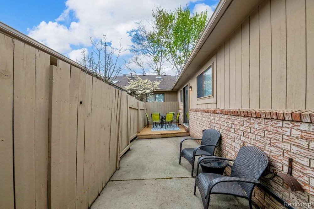 29454 Scarborough Drive Warren City, MI 48088