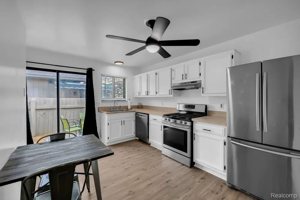 29454 Scarborough Drive Warren City, MI 48088