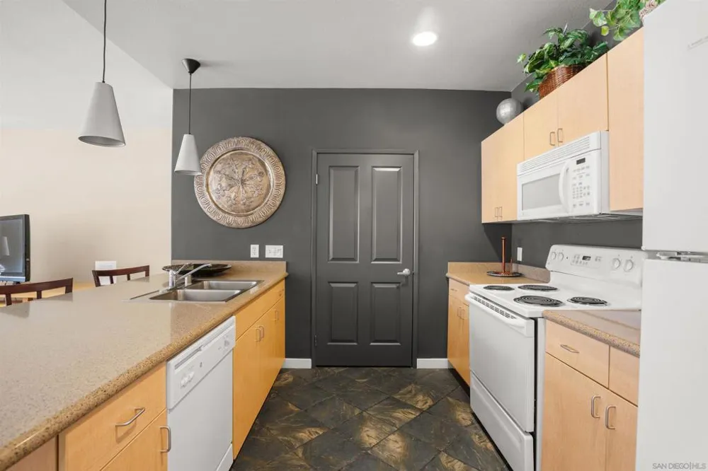 1501 Front #204 San Diego, CA 92101