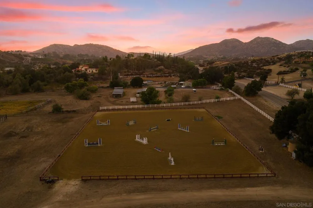 38955 E Benton Rd Temecula, CA 92592