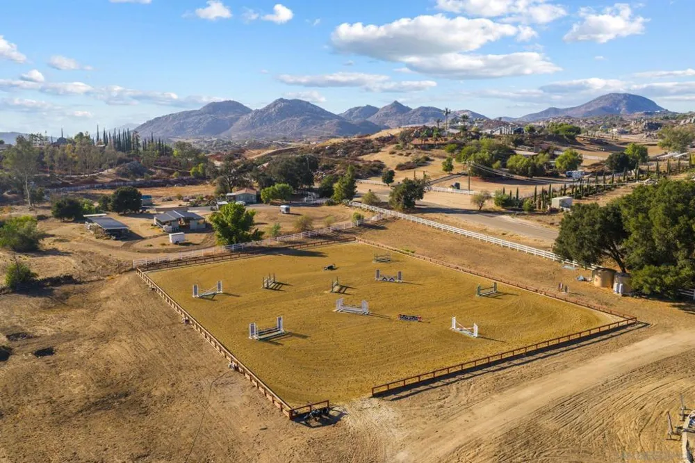 38955 E Benton Rd Temecula, CA 92592