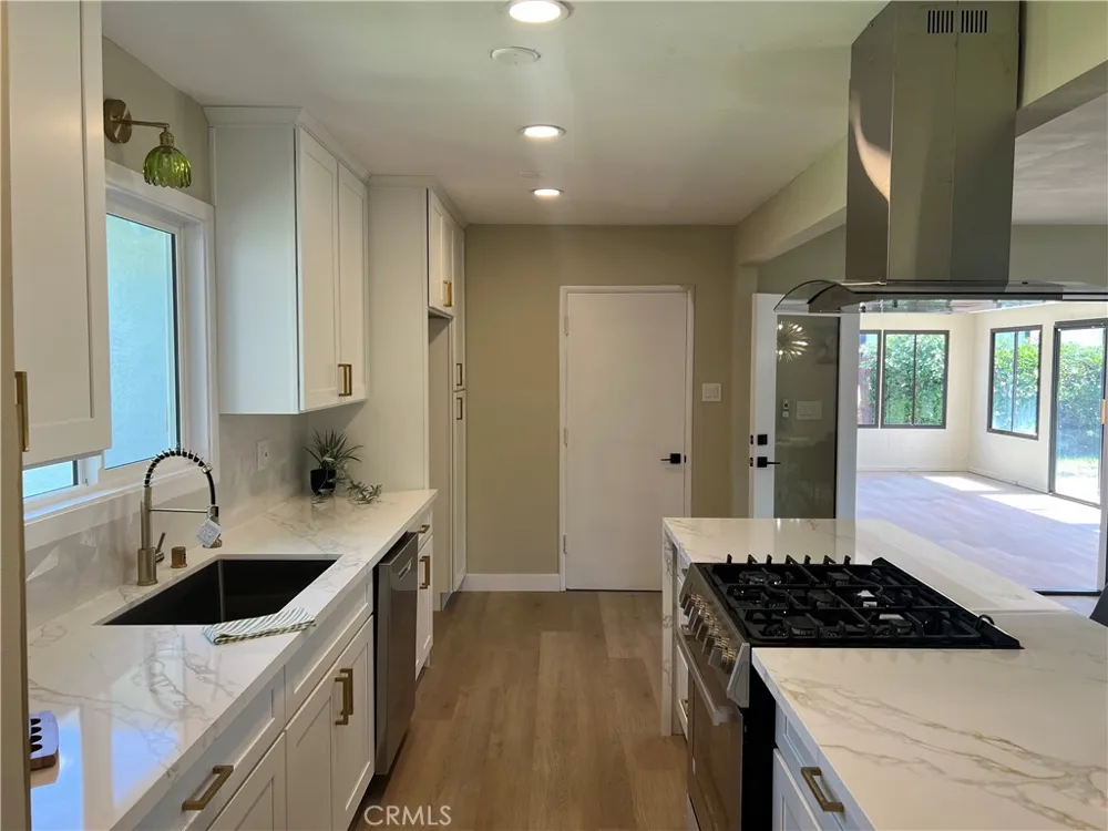 138 Elizabeth Lane Upland, CA 91786