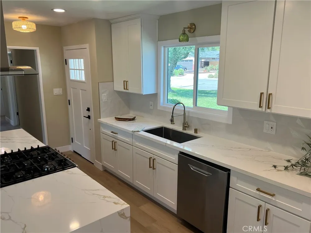 138 Elizabeth Lane Upland, CA 91786