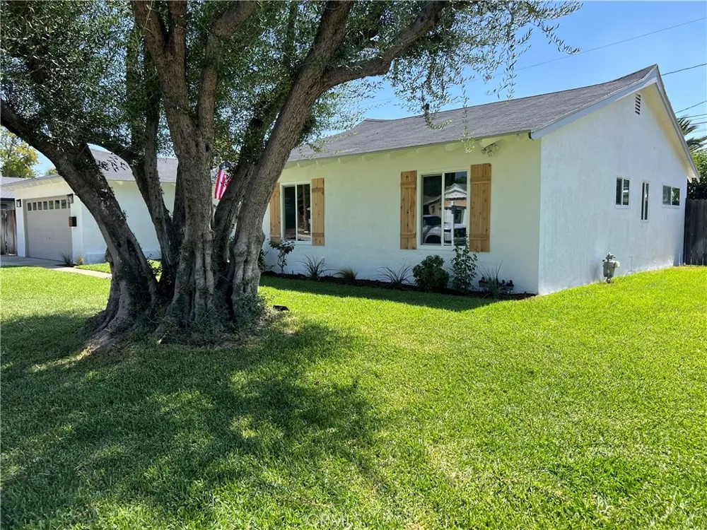 138 Elizabeth Lane Upland, CA 91786