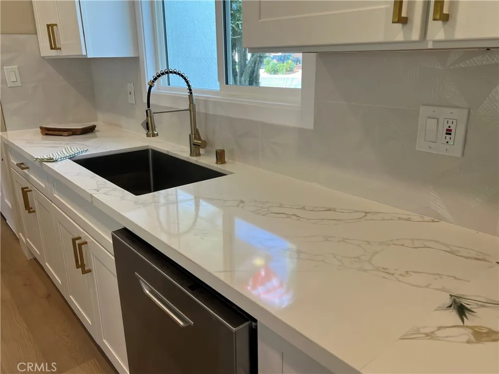 138 Elizabeth Lane Upland, CA 91786