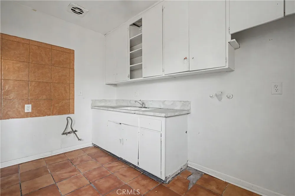 2829 S Rimpau Los Angeles, CA 90016