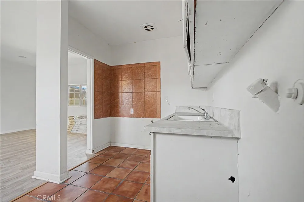 2829 S Rimpau Los Angeles, CA 90016